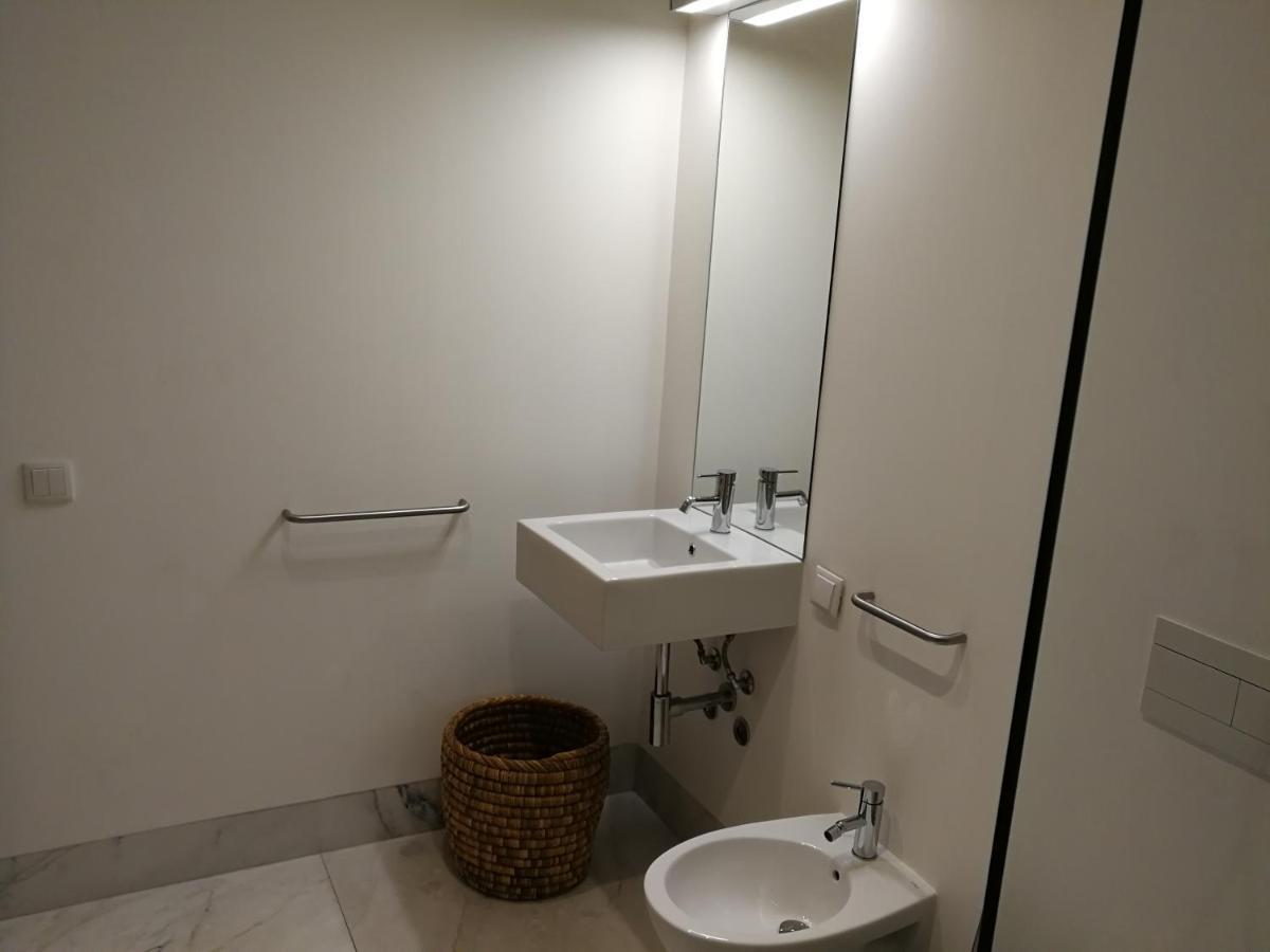 Chiado Downtown Apartment Lisbona Esterno foto